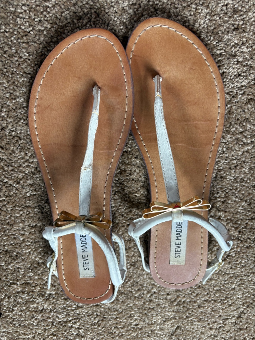 Steve Madden White and Tan Bow Thong Sandals